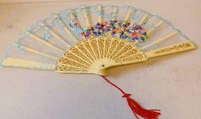 Chinese fan artistry has a history dating back centuries, talking volumes about the great cultural past of the country.